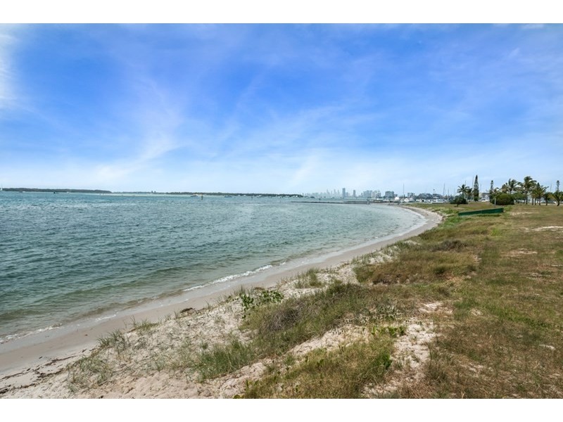 1/61 Bayview Street, Runaway Bay QLD 4216