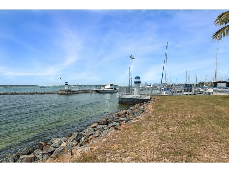 1/61 Bayview Street, Runaway Bay QLD 4216