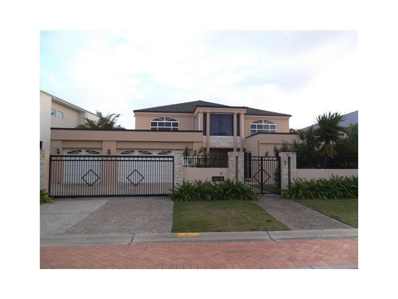 6 Hampton Court, Sovereign Islands QLD 4216