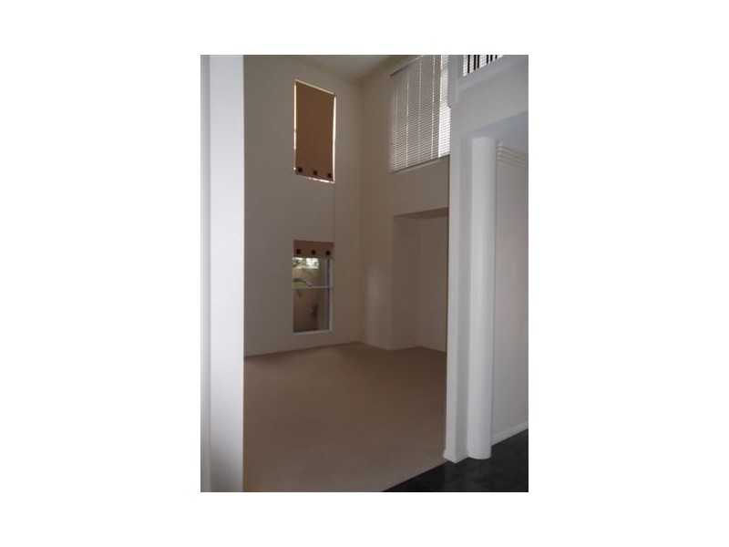 6 Hampton Court, Sovereign Islands QLD 4216