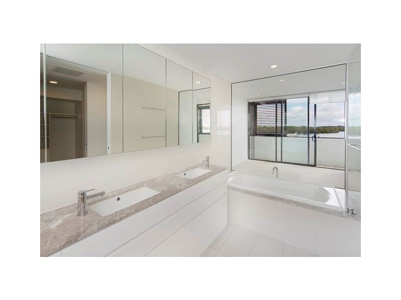 2202/1 Marina Promenade, Paradise Point QLD 4216