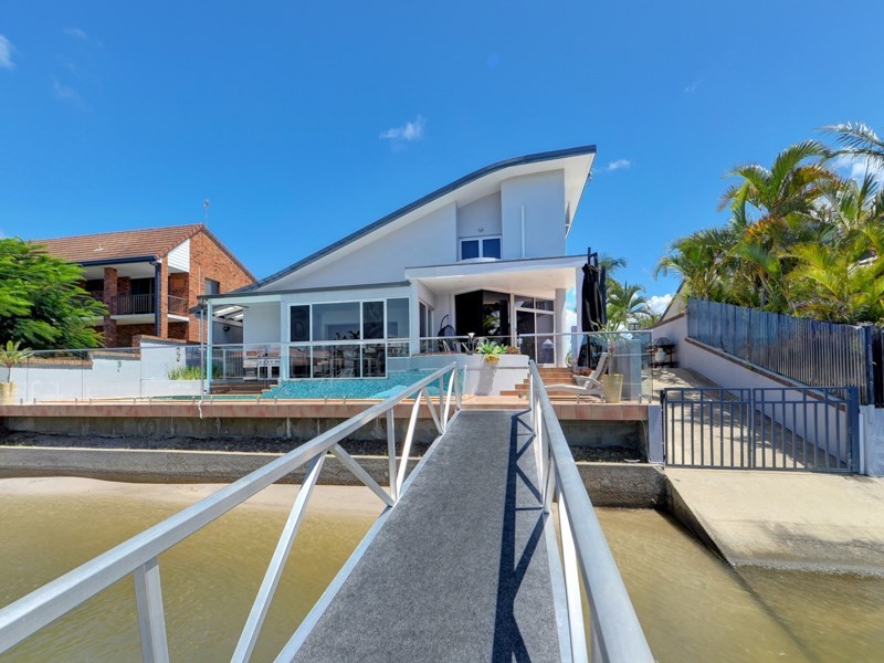 11 Seaspray Street, Paradise Point QLD 4216