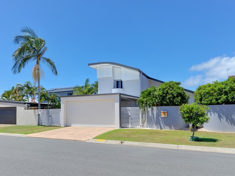 11 Seaspray Street, Paradise Point QLD 4216