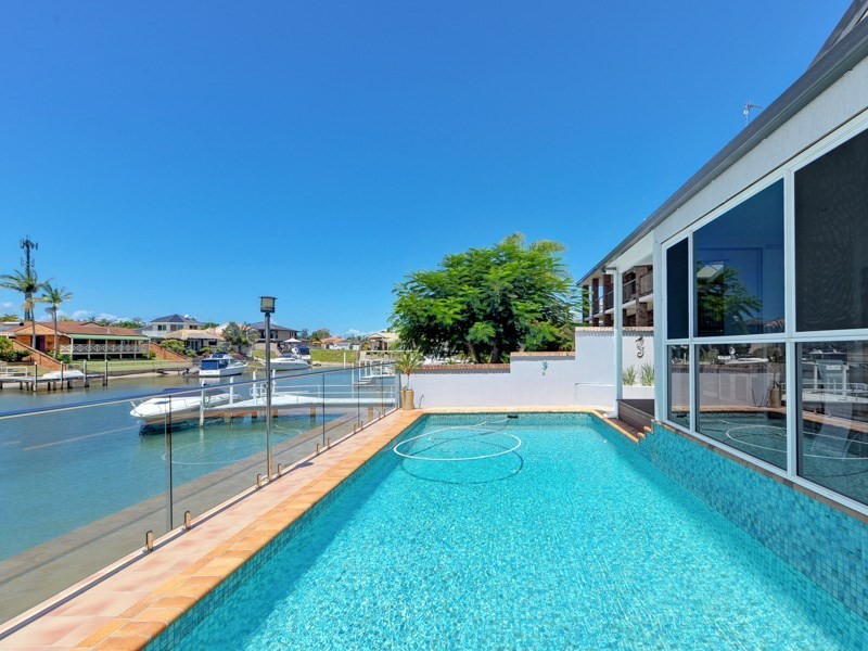 11 Seaspray Street, Paradise Point QLD 4216