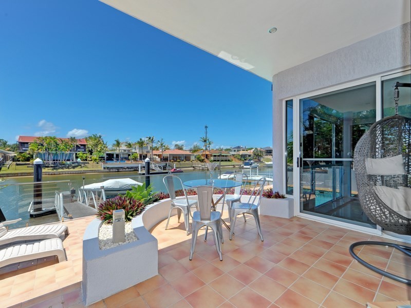 11 Seaspray Street, Paradise Point QLD 4216