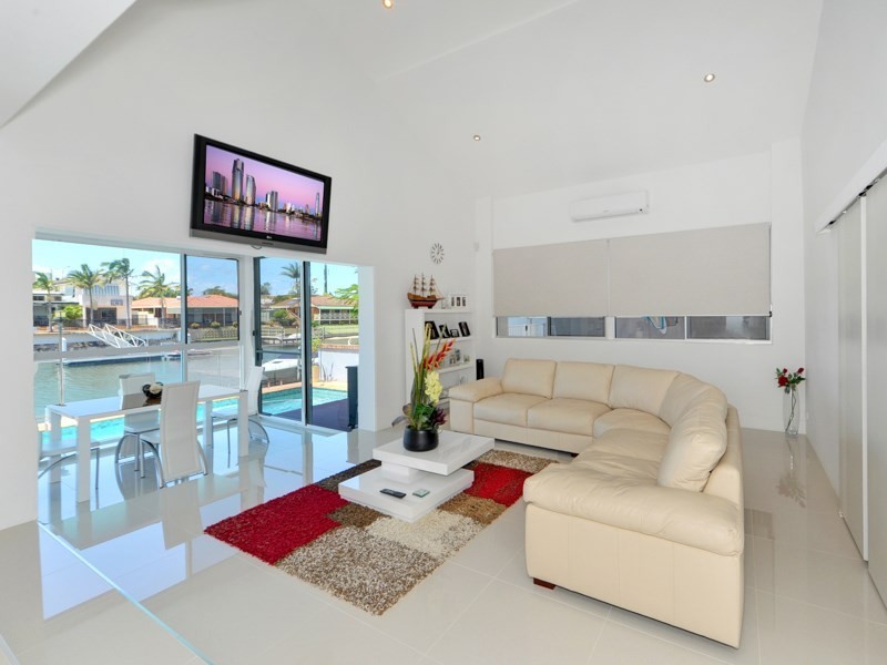 11 Seaspray Street, Paradise Point QLD 4216