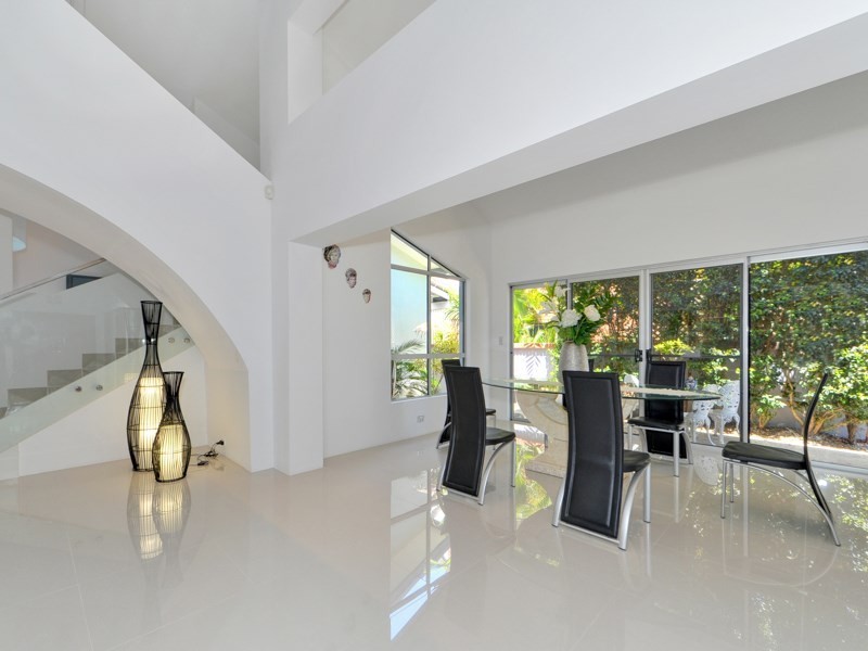 11 Seaspray Street, Paradise Point QLD 4216