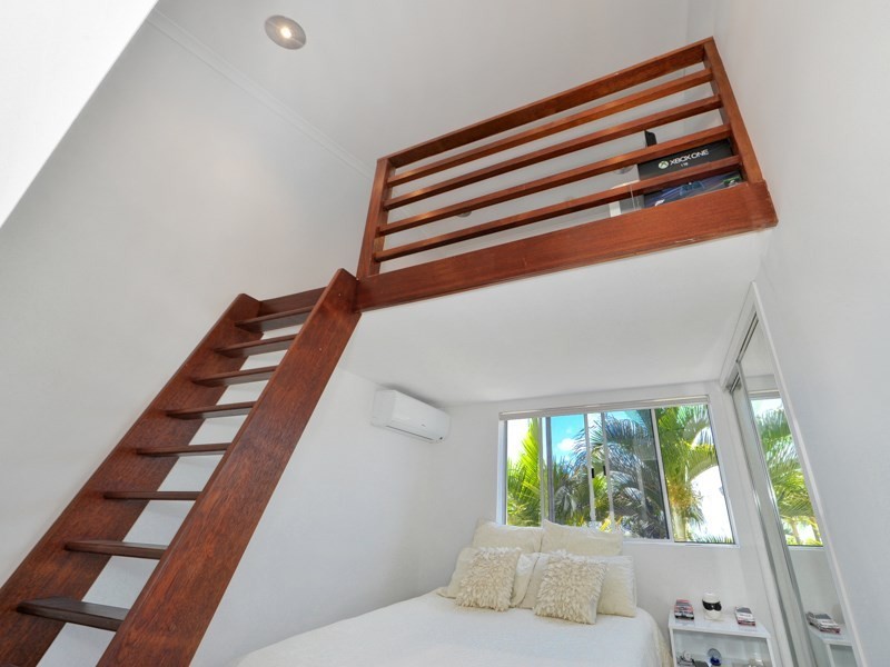 11 Seaspray Street, Paradise Point QLD 4216