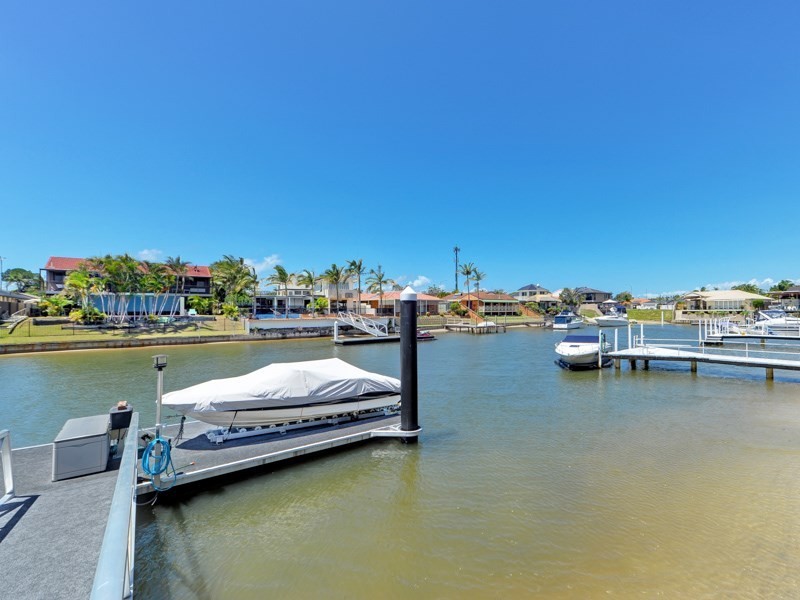 11 Seaspray Street, Paradise Point QLD 4216