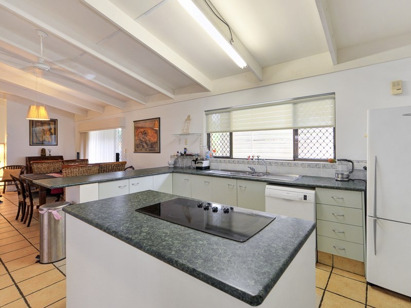 35 Annerley Avenue, Runaway Bay QLD 4216