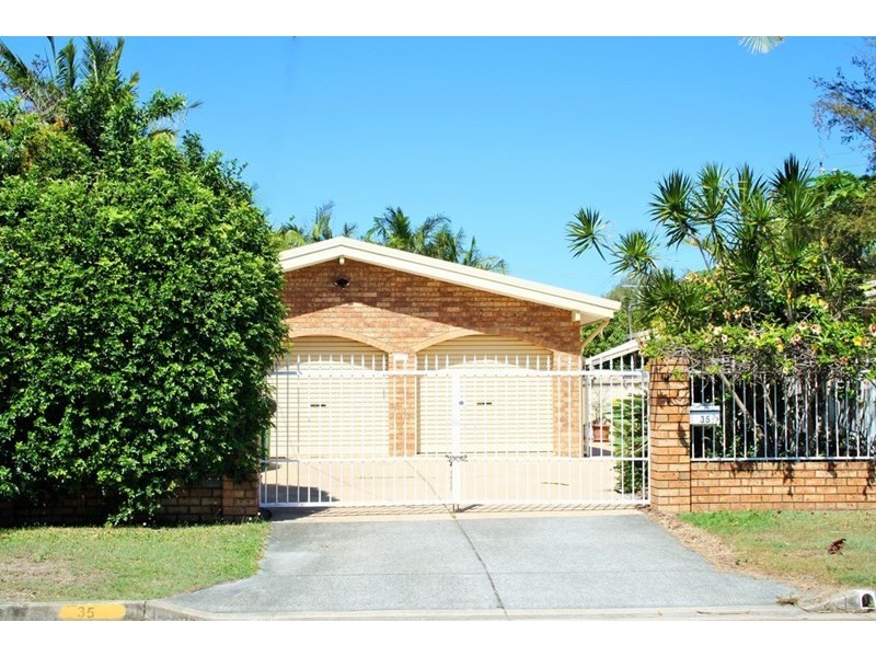 35 Annerley Avenue, Runaway Bay QLD 4216