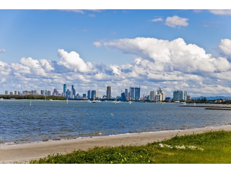 1 Jennifer Avenue, Runaway Bay QLD 4216