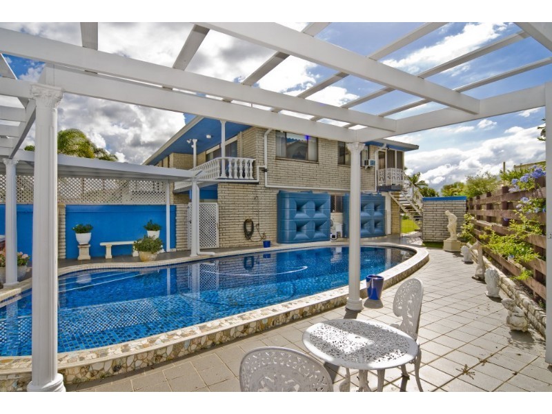 1 Jennifer Avenue, Runaway Bay QLD 4216