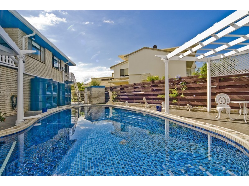 1 Jennifer Avenue, Runaway Bay QLD 4216