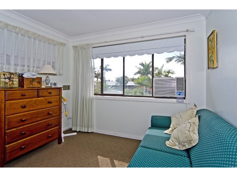 1 Jennifer Avenue, Runaway Bay QLD 4216