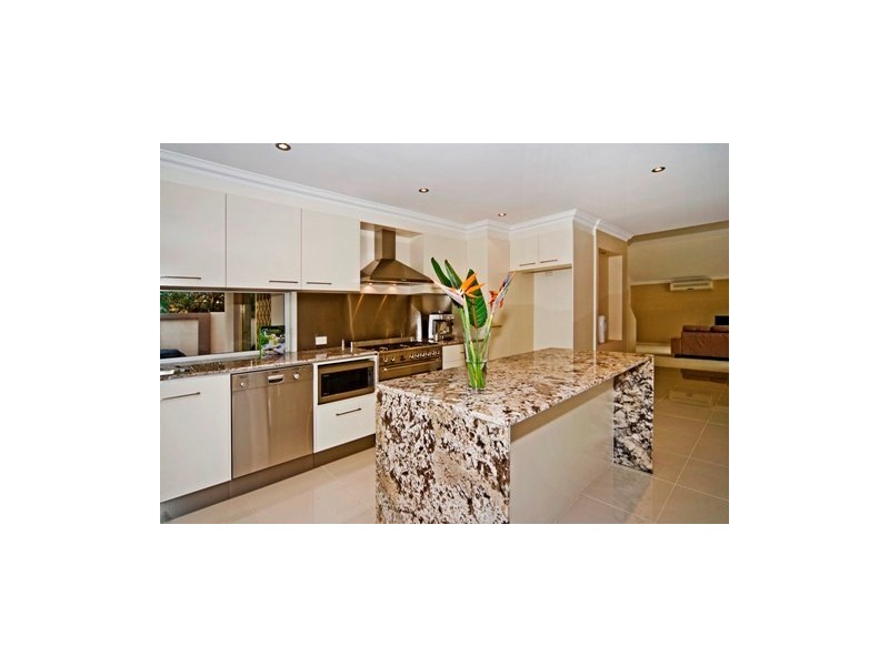 5 Smugglers Place, Runaway Bay QLD 4216