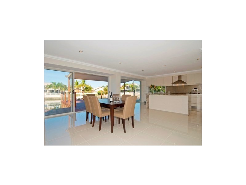 5 Smugglers Place, Runaway Bay QLD 4216