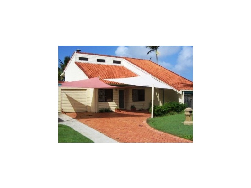 11 Bass Place, Paradise Point QLD 4216