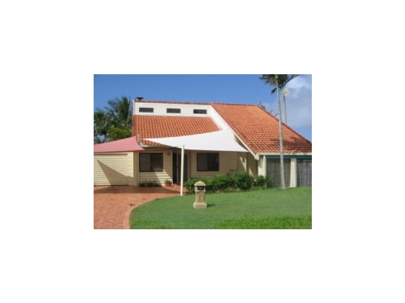 11 Bass Place, Paradise Point QLD 4216