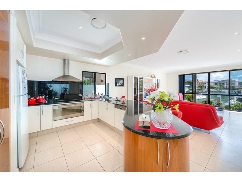 24 The Sovereign Mile, Sovereign Islands QLD 4216