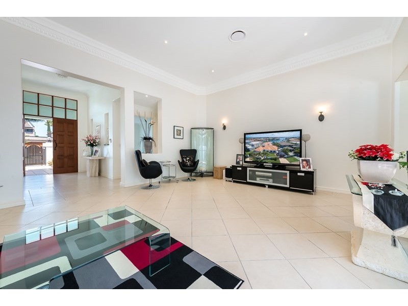 24 The Sovereign Mile, Sovereign Islands QLD 4216