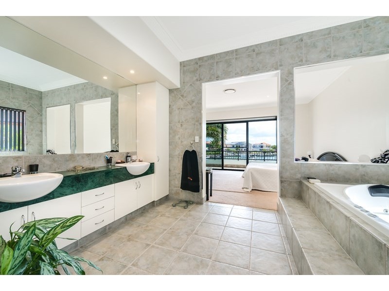 24 The Sovereign Mile, Sovereign Islands QLD 4216