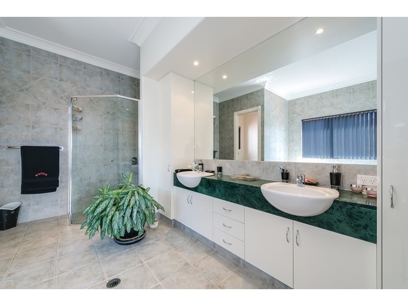 24 The Sovereign Mile, Sovereign Islands QLD 4216