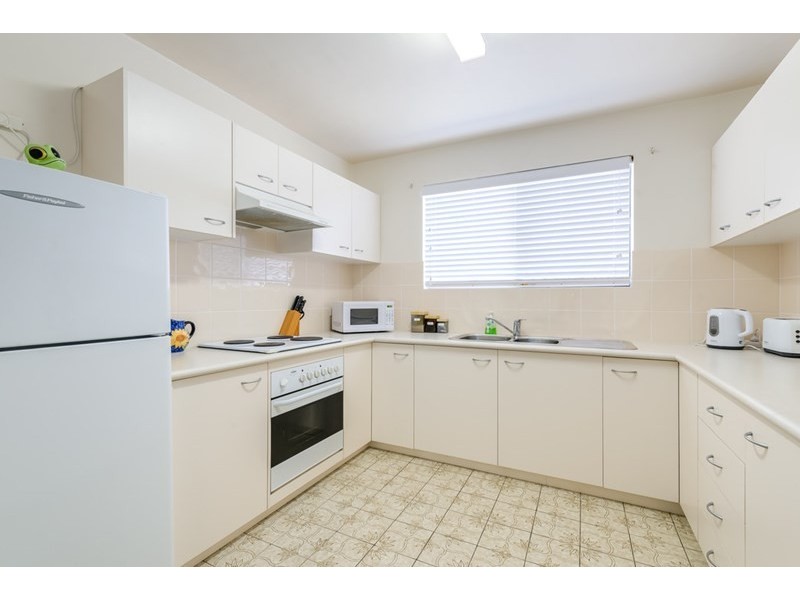 1/61 Bayview Street, Runaway Bay QLD 4216