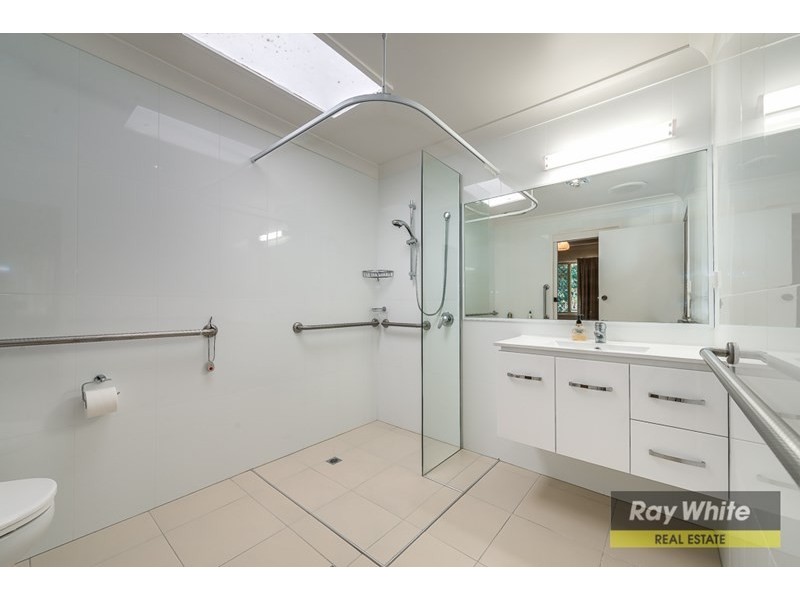 2/11 Woodgate Place, Paradise Point QLD 4216