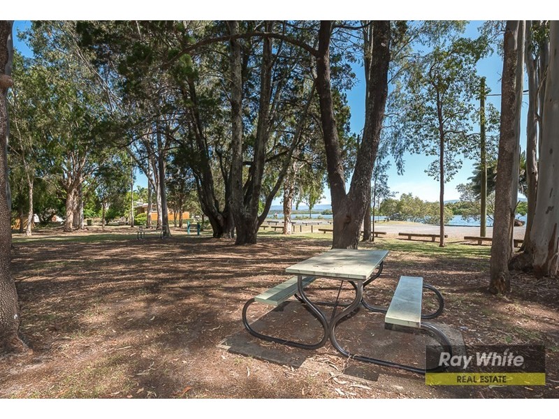 2/11 Woodgate Place, Paradise Point QLD 4216