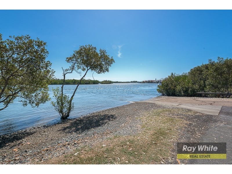 2/11 Woodgate Place, Paradise Point QLD 4216
