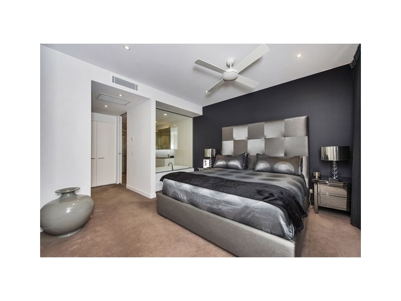 2304/1 Marina Promenade, Paradise Point QLD 4216