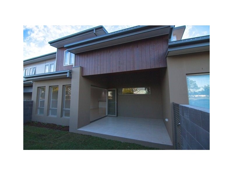 2/2 Compass Drive, Biggera Waters QLD 4216