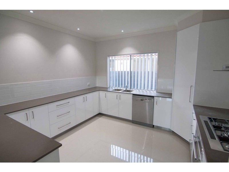 2/2 Compass Drive, Biggera Waters QLD 4216