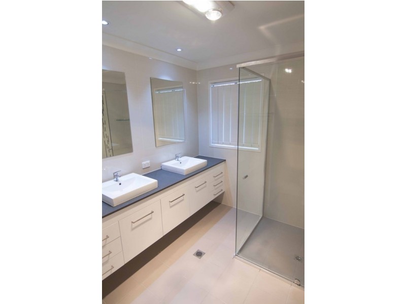 2/2 Compass Drive, Biggera Waters QLD 4216