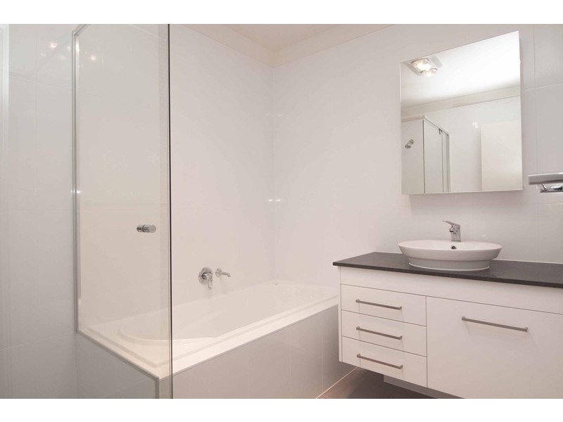 2/2 Compass Drive, Biggera Waters QLD 4216