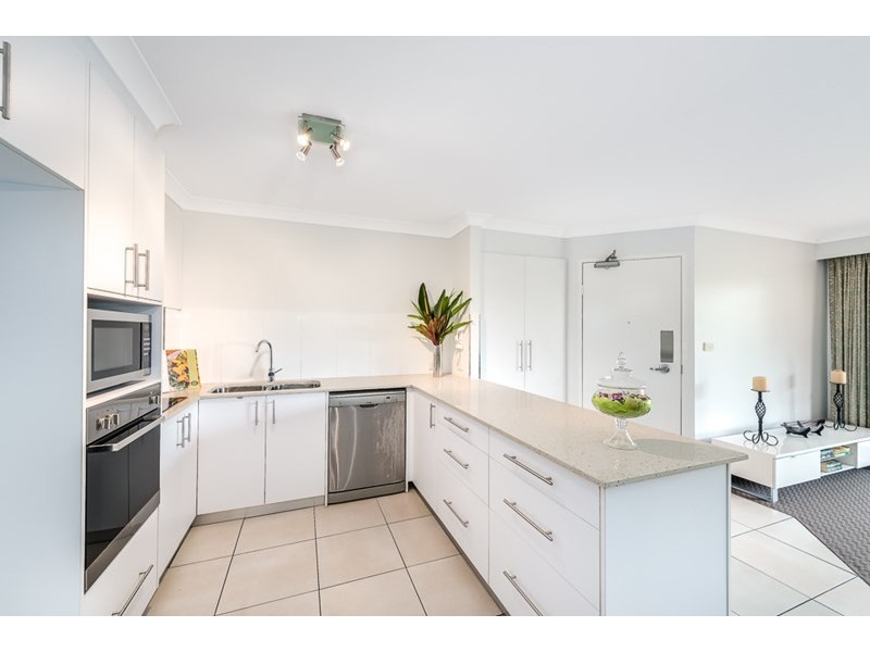 26/37 Bayview Street, Runaway Bay QLD 4216