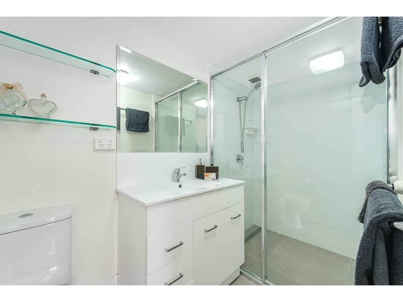 26/37 Bayview Street, Runaway Bay QLD 4216