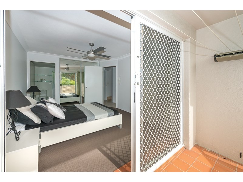 26/37 Bayview Street, Runaway Bay QLD 4216