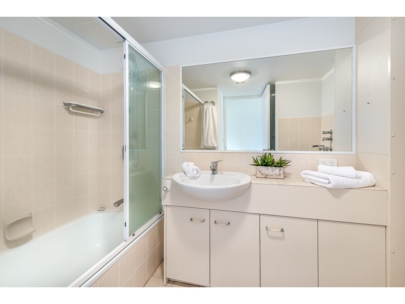 26/37 Bayview Street, Runaway Bay QLD 4216