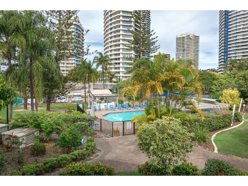 26/37 Bayview Street, Runaway Bay QLD 4216