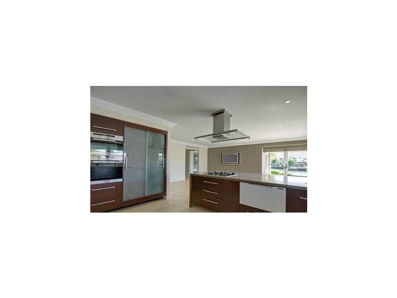 1 Sundance Way, Runaway Bay QLD 4216