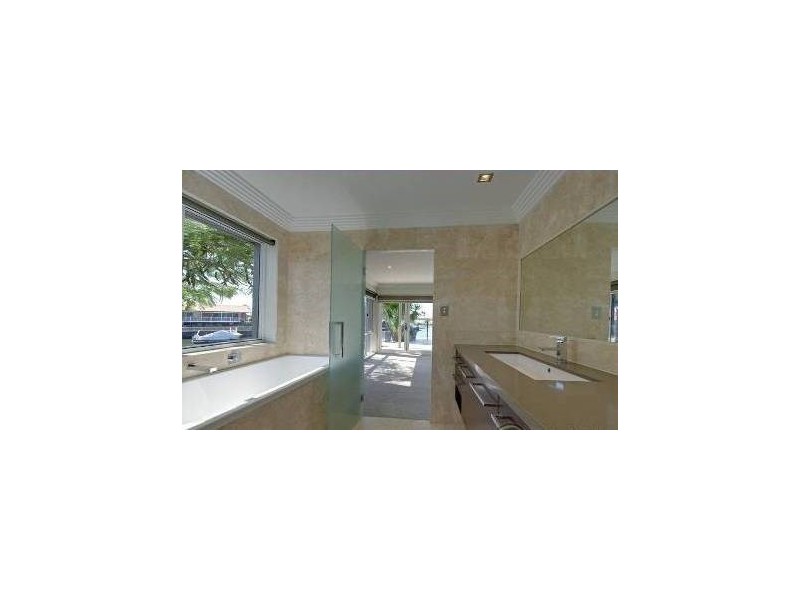 1 Sundance Way, Runaway Bay QLD 4216