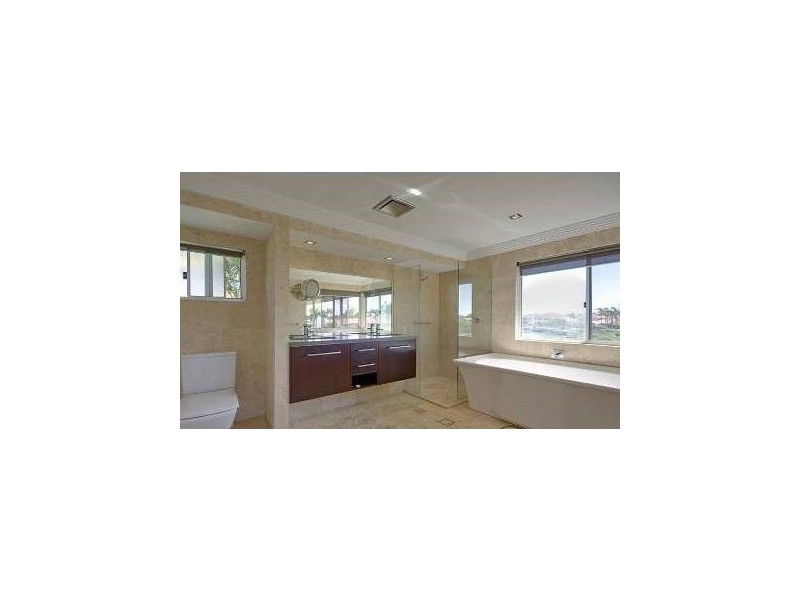 1 Sundance Way, Runaway Bay QLD 4216