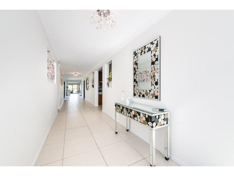 2136 Beaufort Way, Hope Island QLD 4212