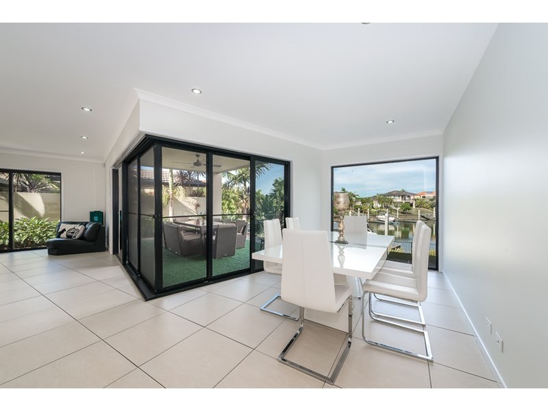 2136 Beaufort Way, Hope Island QLD 4212