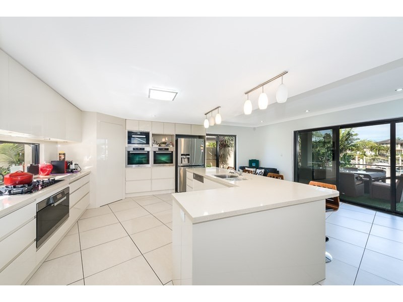 2136 Beaufort Way, Hope Island QLD 4212