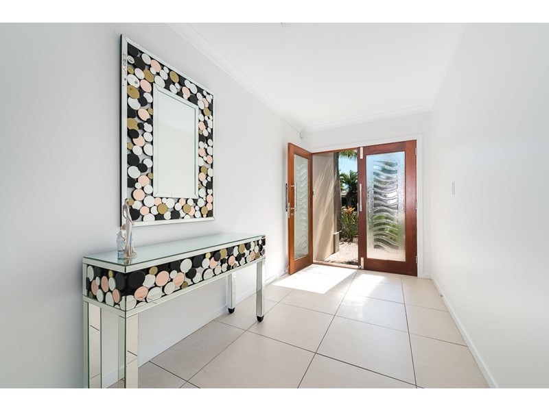 2136 Beaufort Way, Hope Island QLD 4212