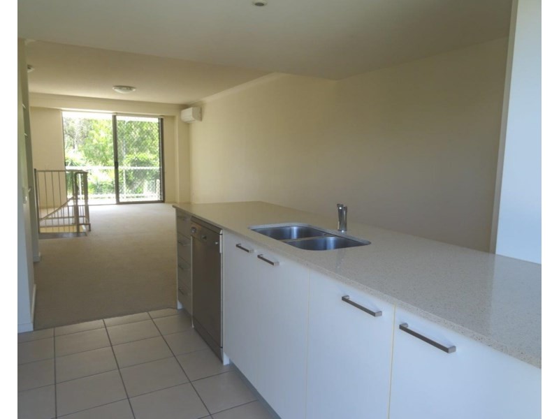 18/12 – 18 Bayview Street, Runaway Bay QLD 4216