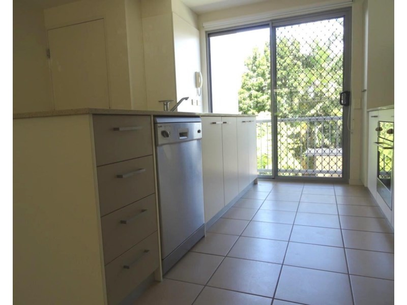 18/12 – 18 Bayview Street, Runaway Bay QLD 4216